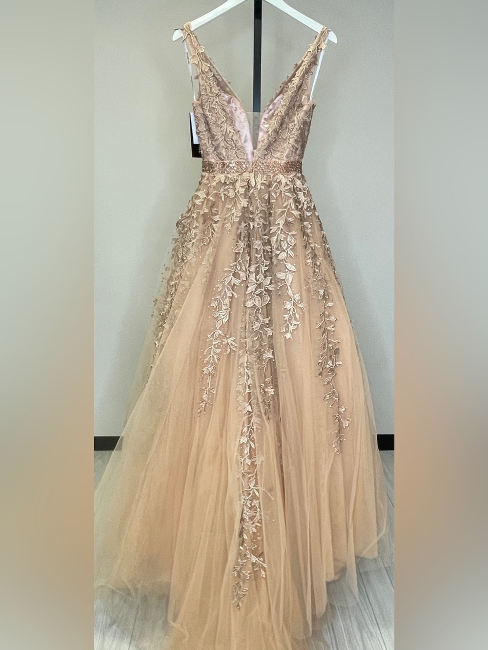 Sherri Hill Elegant Gold Floral Appliqué Tulle Gown